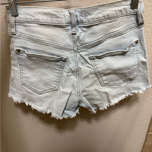 GUESS shorts - Picture 2 of 7